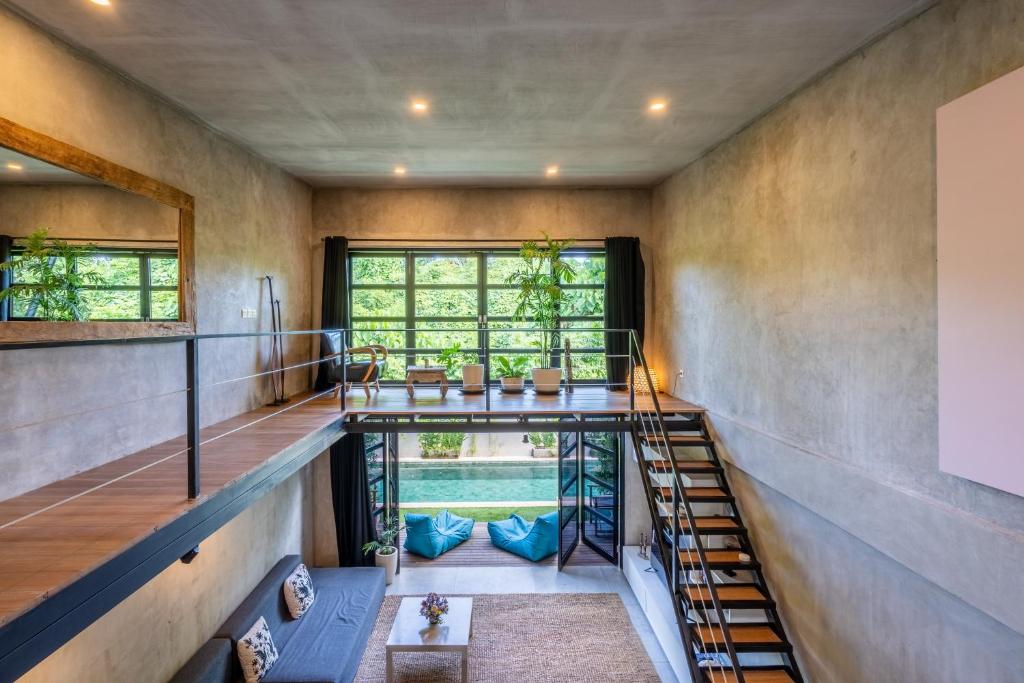 Kolam renang di atau di dekat Berawa Loft by Betterplace