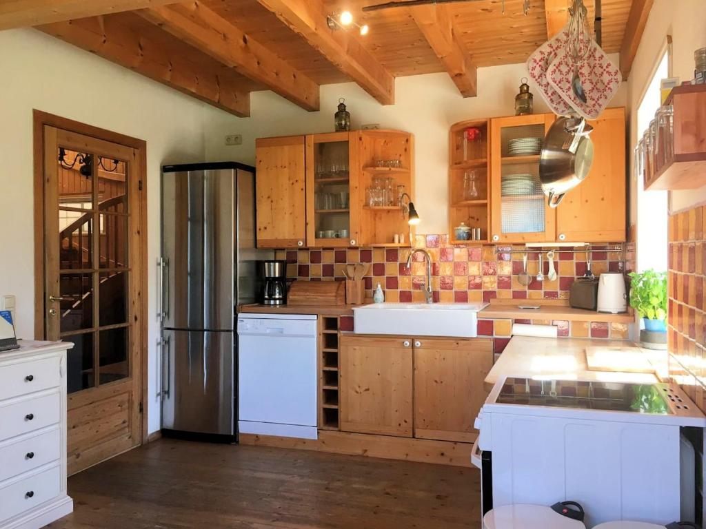 Kuchyň nebo kuchyňský kout v ubytování Holzferienhaus