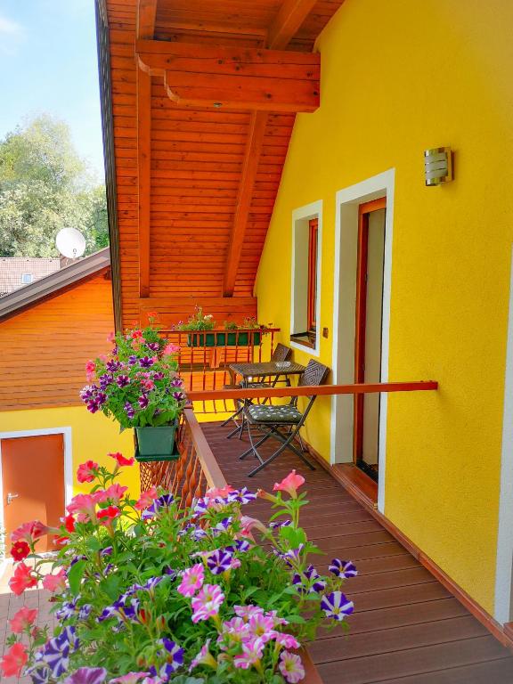 Rõdu või terrass majutusasutuses Ferienhaus Arneitz