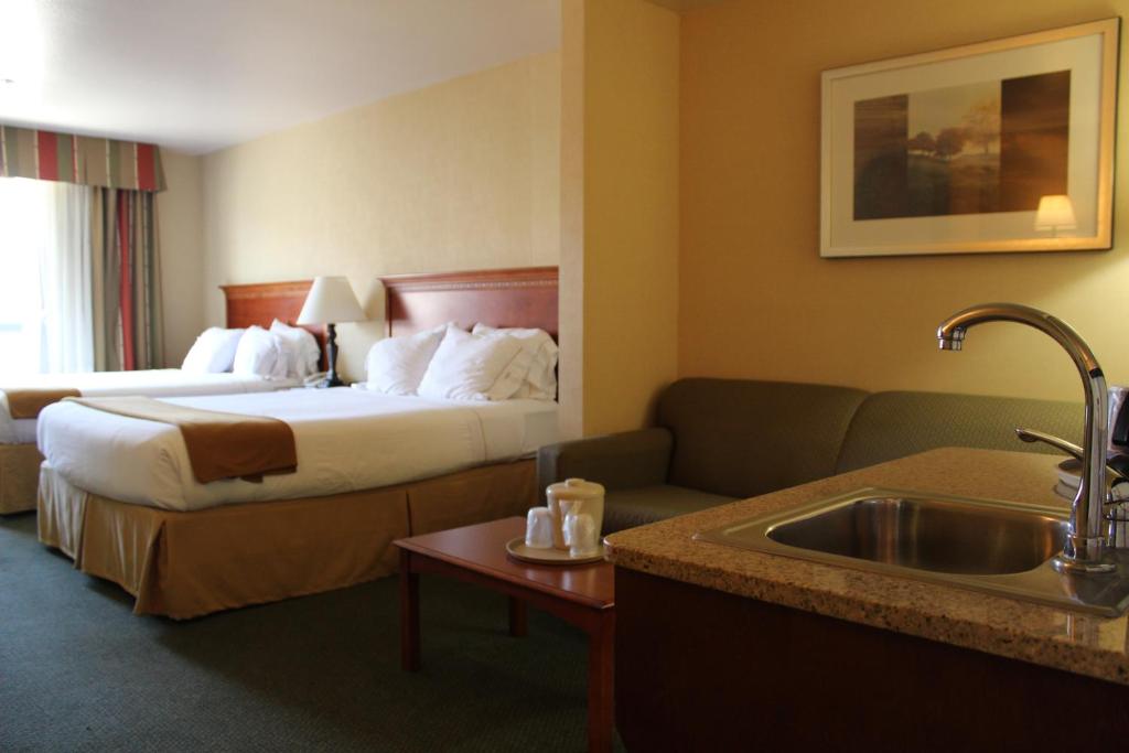 Holiday Inn Express Tehachapi by IHG - Suite Queen Avec 2 Lits Queen-Size Et Canapé-Lit