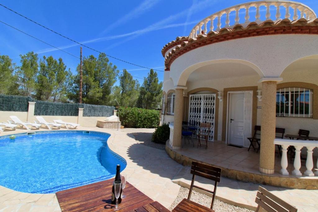Bazén v ubytování Maison, piscine privée, wifi, Plages Las Tres Calas. LOCAMAR Jessica nebo v jeho okolí