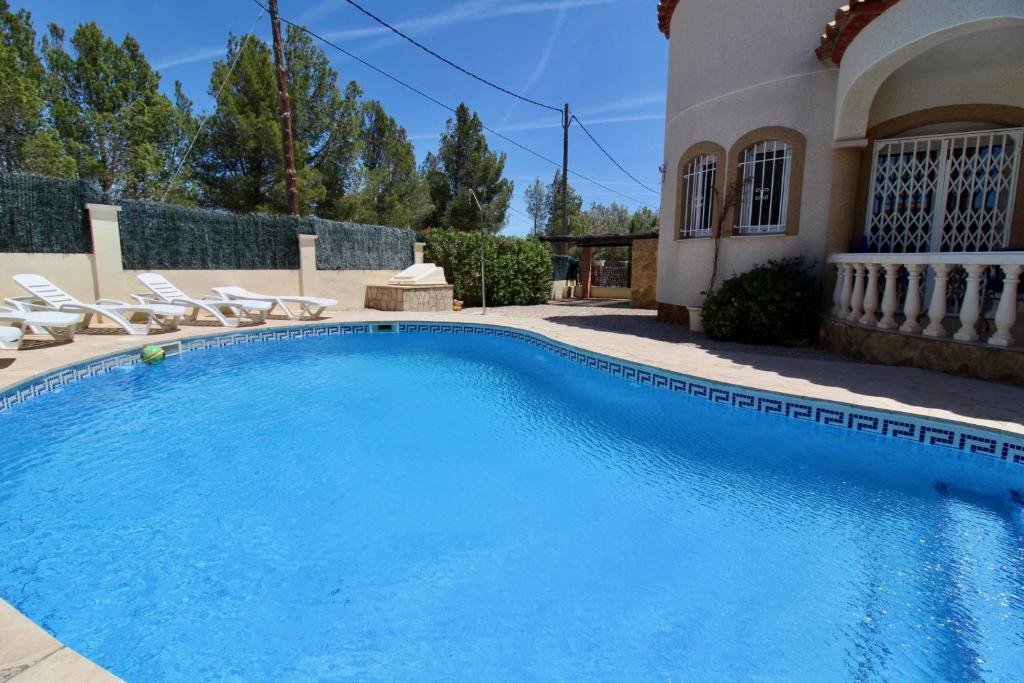 Bazén v ubytování Maison, piscine privée, wifi, Plages Las Tres Calas. LOCAMAR Jessica nebo v jeho okolí