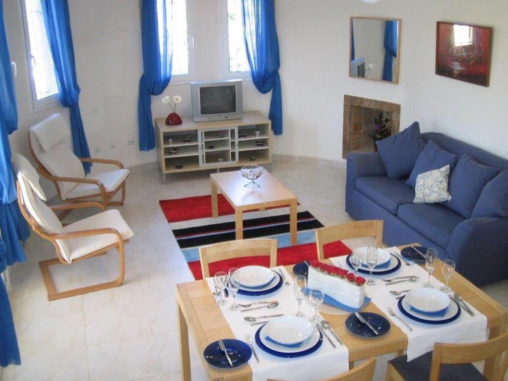 Posezení v ubytování Maison, piscine privée, wifi, Plages Las Tres Calas. LOCAMAR Jessica