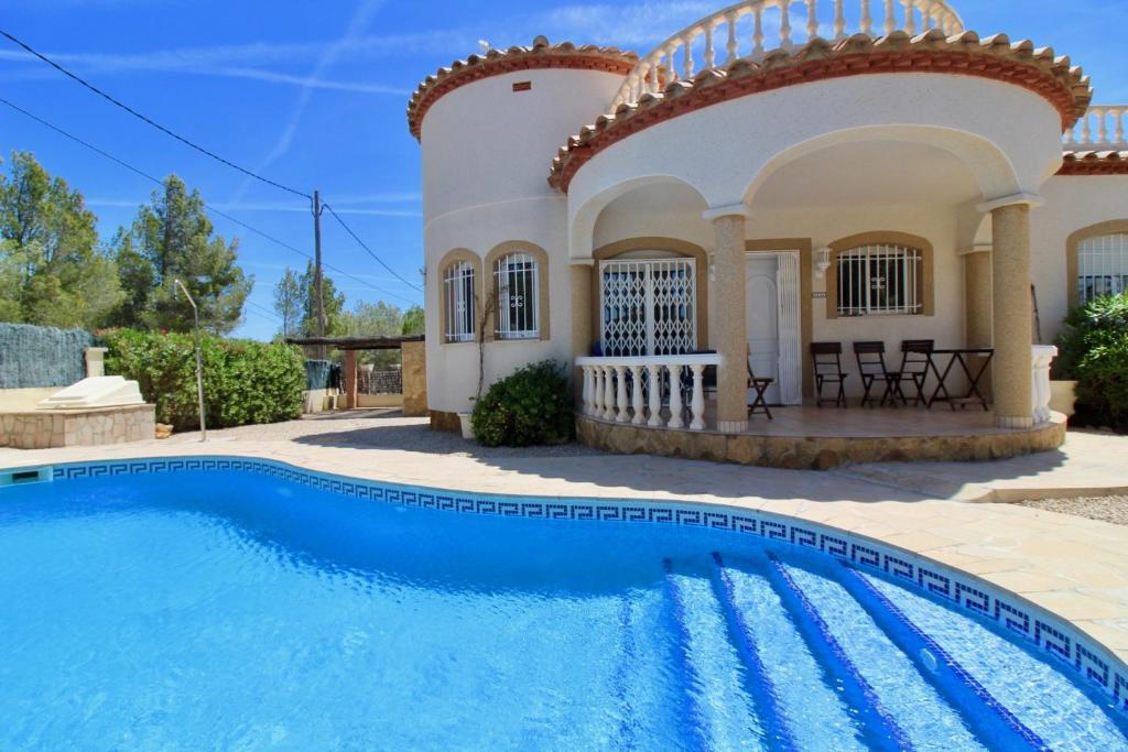 Bazén v ubytování Maison, piscine privée, wifi, Plages Las Tres Calas. LOCAMAR Jessica nebo v jeho okolí