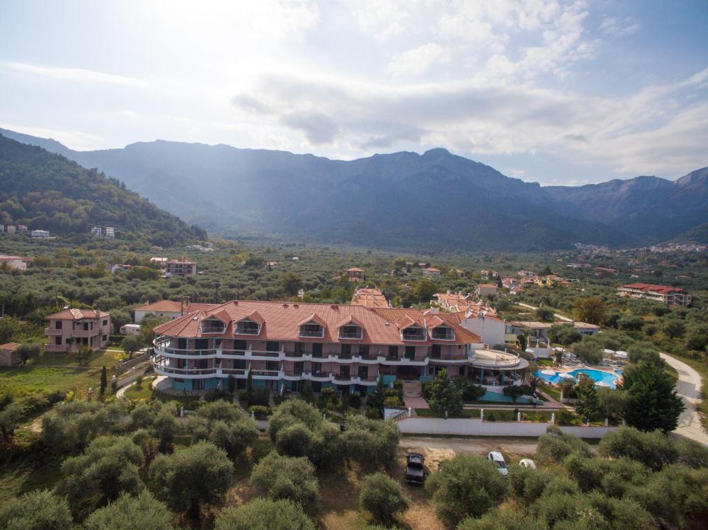 Nespecifikovaný výhled na hory nebo výhled na hory při pohledu z hotelu