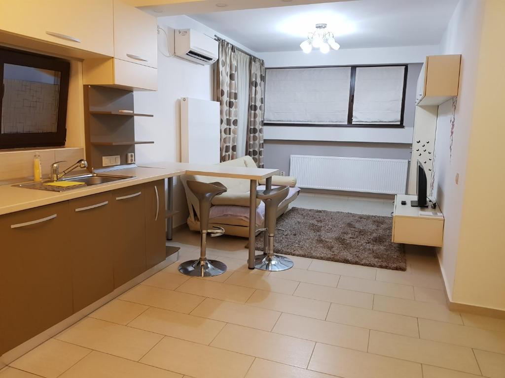 Kuchyňa alebo kuchynka v ubytovaní Travel Homzzz Central Apartment