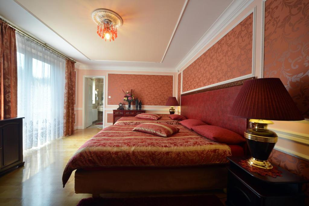 Posteľ alebo postele v izbe v ubytovaní Casablanca Pokoje i Apartamenty