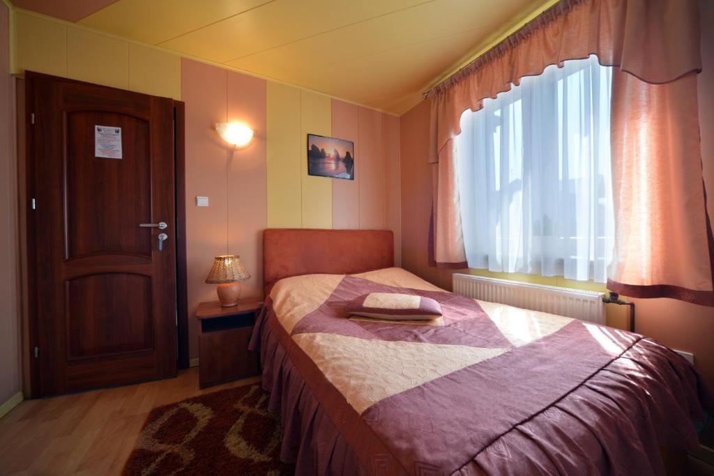 Posteľ alebo postele v izbe v ubytovaní Casablanca Pokoje i Apartamenty