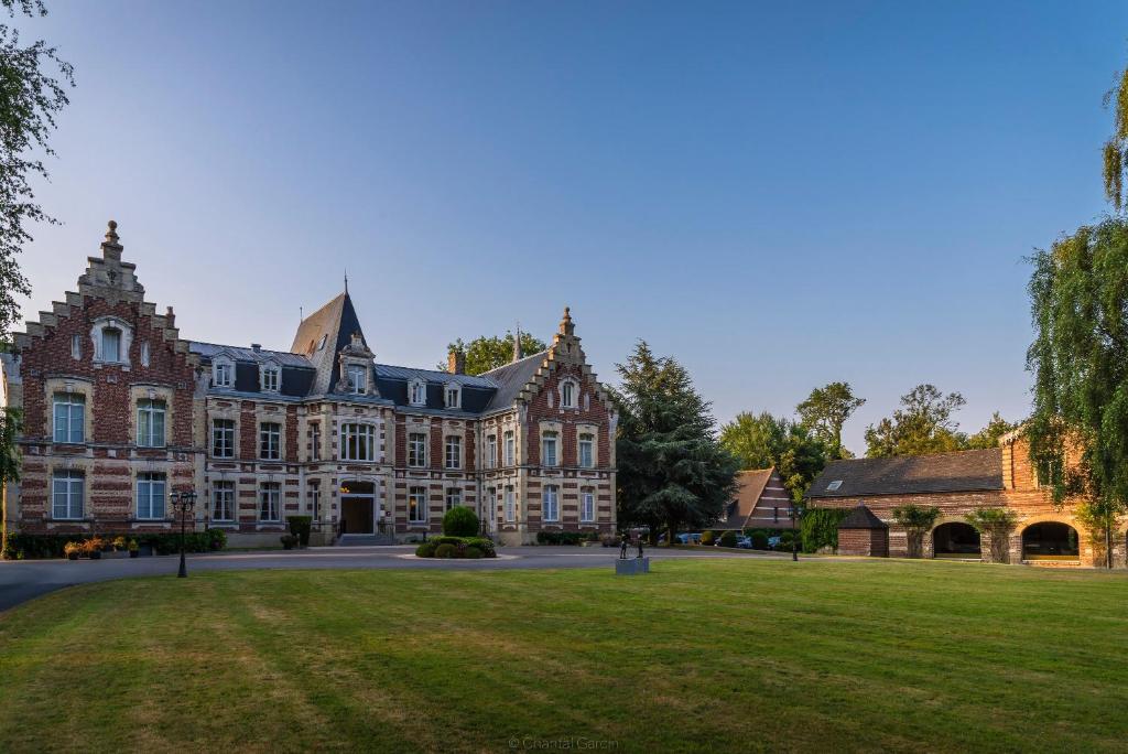 Afbeelding uit fotogalerij van Hôtel Château Tilques in Tilques