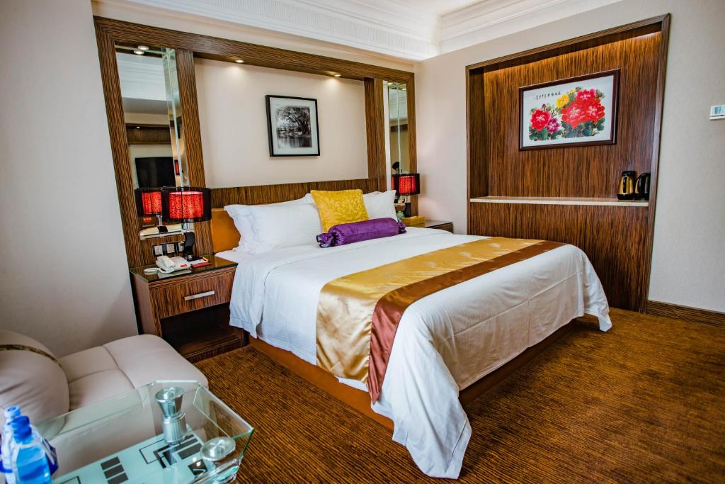 Postel nebo postele na pokoji v ubytování Nanyang King's Gate Hotel--Free Shuttle Service to Canton Fair