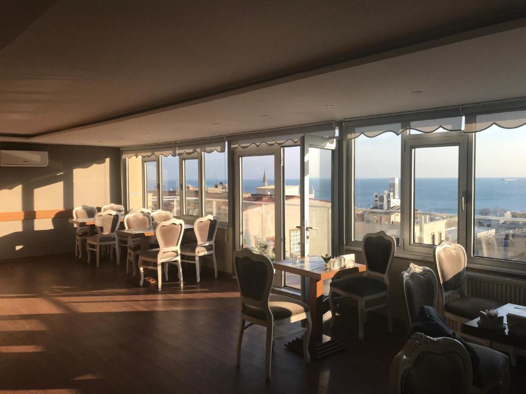 Nespecifikovaný výhled na moře nebo výhled na moře při pohledu z hotelu