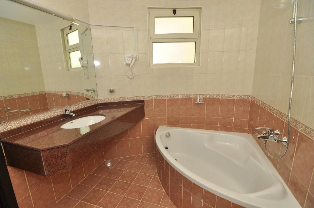 Koupelna v ubytování Aldar Hotel