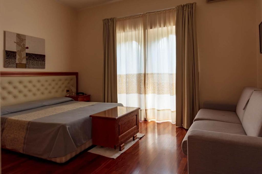 Postel nebo postele na pokoji v ubytování Hotel Del Corso