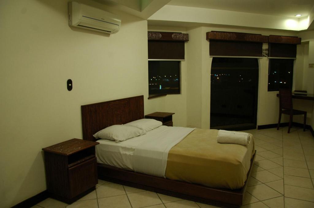 Postel nebo postele na pokoji v ubytování Alajuela Backpackers Airport Hostel
