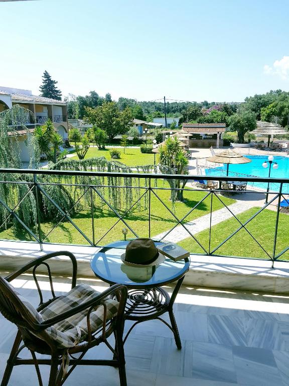 Hotel Kalamitsi Apartments - 8