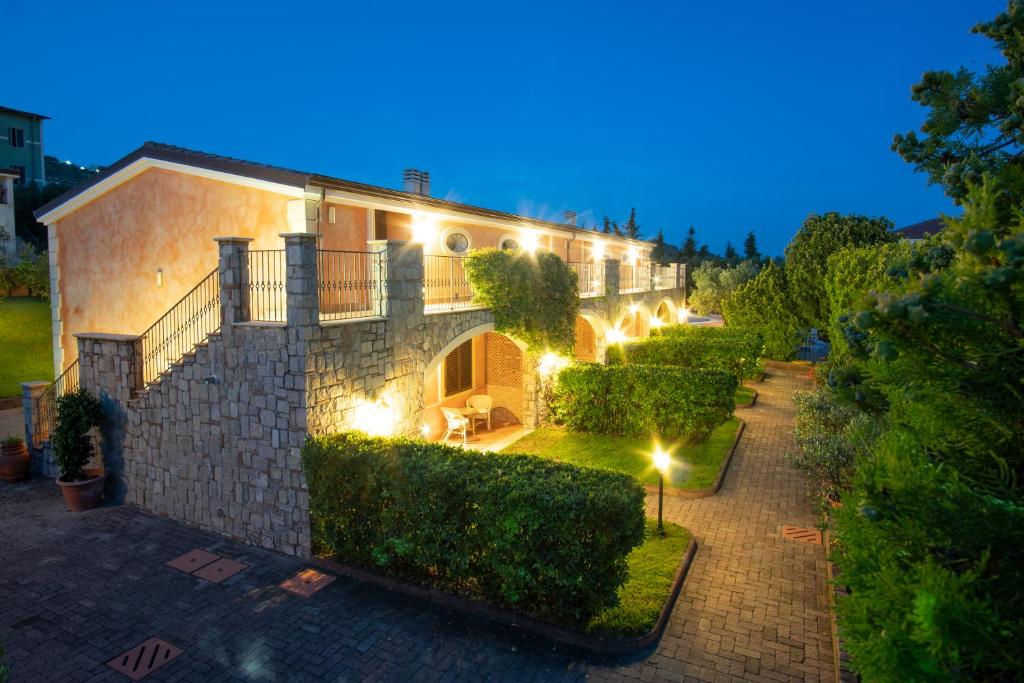 Сад в Residence Baia Infreschi