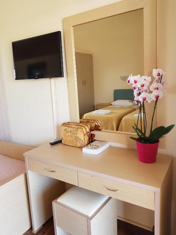 Hotel Kalamitsi Apartments - 12