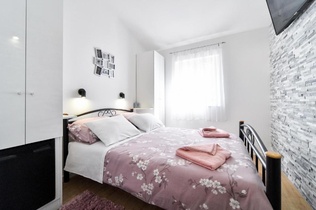 Posteľ alebo postele v izbe v ubytovaní Rooms Nekic 1