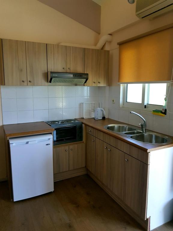 Hotel Kalamitsi Apartments - 4