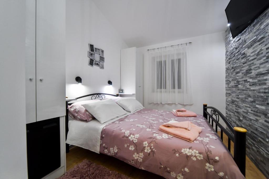 Posteľ alebo postele v izbe v ubytovaní Rooms Nekic 1