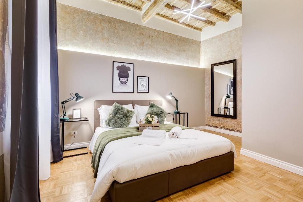 Un pat sau paturi într-o cameră la Tankara Suite