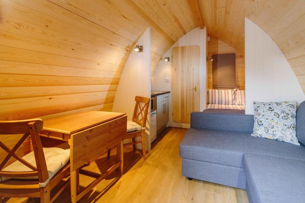 Posezení v ubytování Poppy Glamping Pod