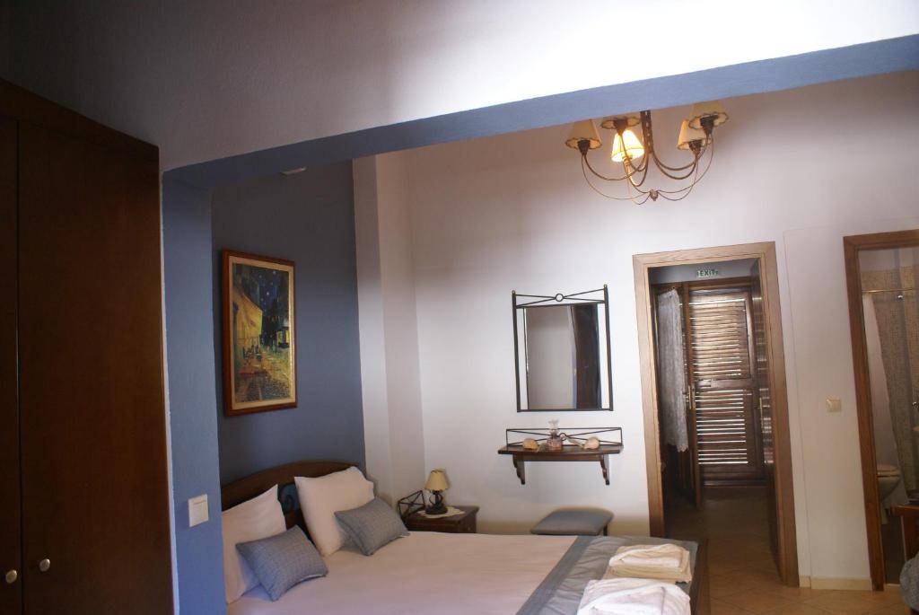 Postel nebo postele na pokoji v ubytování Nostos Rooms Ammouliani
