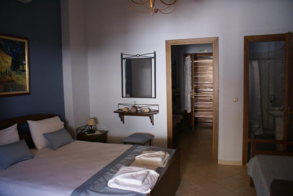 Postel nebo postele na pokoji v ubytování Nostos Rooms Ammouliani