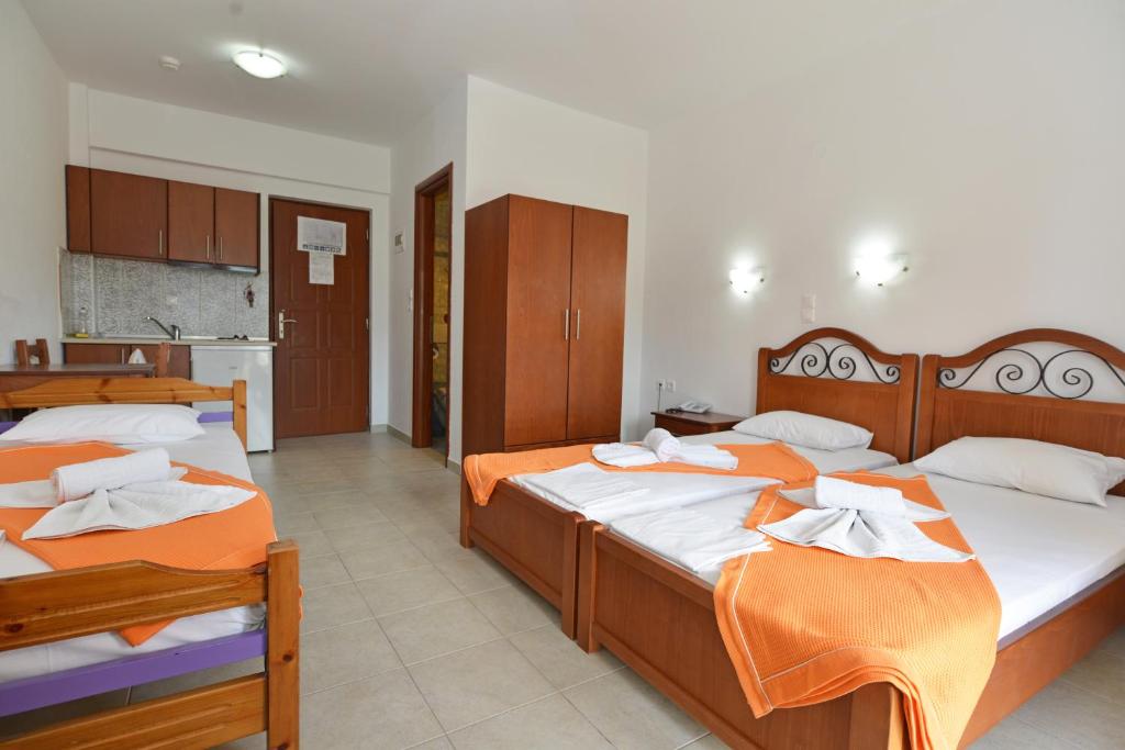 Postel nebo postele na pokoji v ubytování Iraklis Hotel