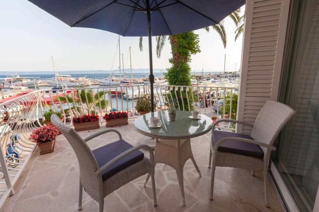 Boutique Waterfront Apartments - отзывы и видео