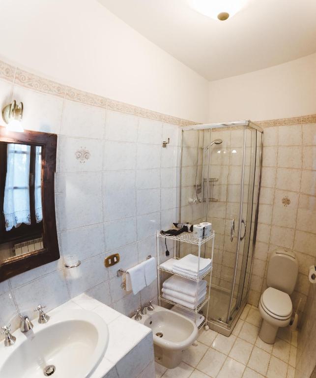 A bathroom at Agriturismo Le Anfore