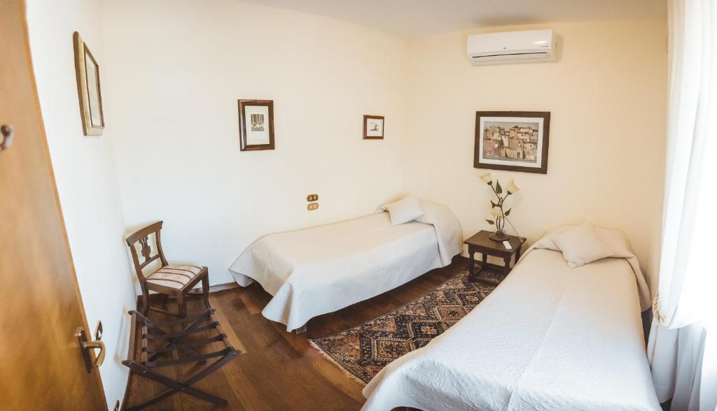 A bed or beds in a room at Agriturismo Le Anfore
