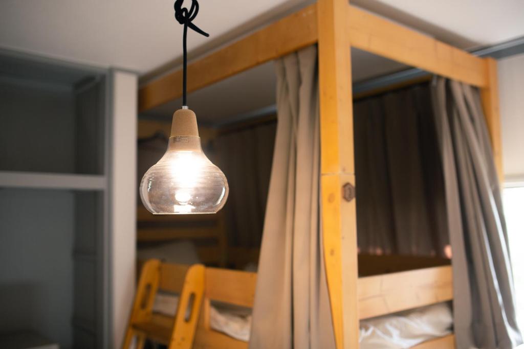 Postel nebo postele na pokoji v ubytování tune Hostel（ツネホステル館山）