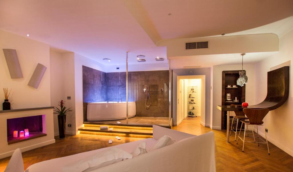 SuiteSistina for Brave Lovers - Royal Suite (3 Adults)