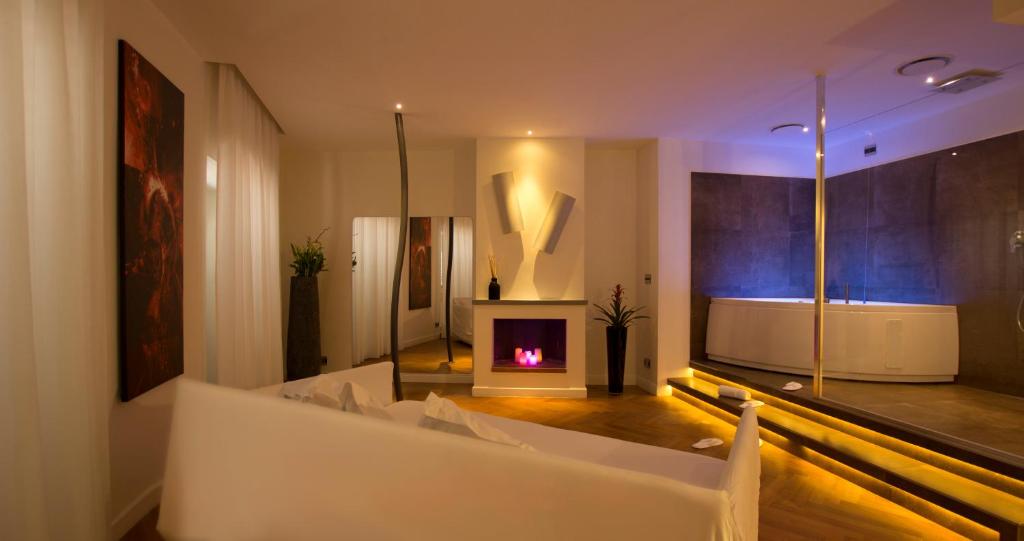 SuiteSistina for Brave Lovers - Royal Suite (2 Adults)
