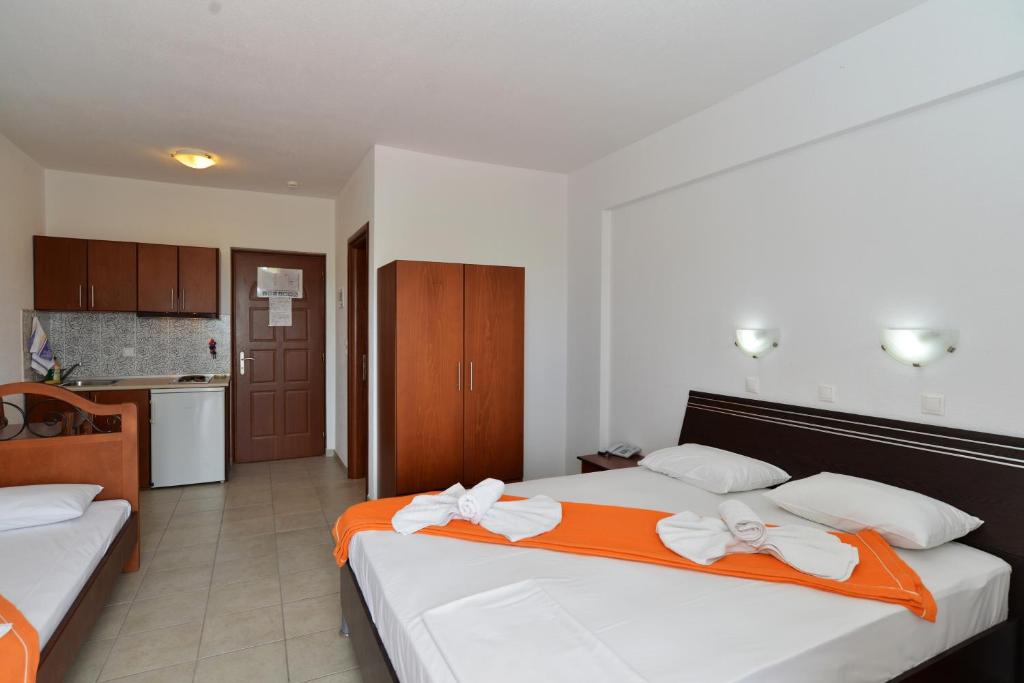 Postel nebo postele na pokoji v ubytování Iraklis Hotel