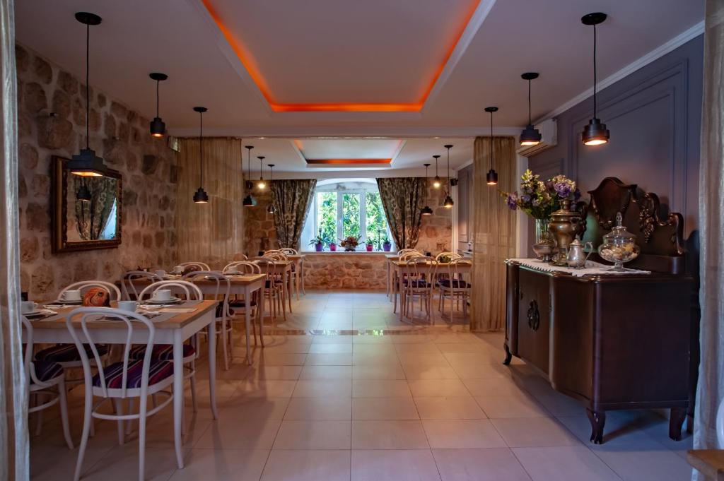 Restoran või mõni muu söögikoht majutusasutuses Palazzo Radomiri Heritage Boutique Hotel