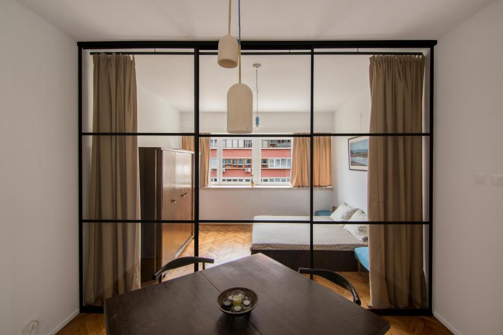 Postel nebo postele na pokoji v ubytování Design Apartment in Sofia top city center