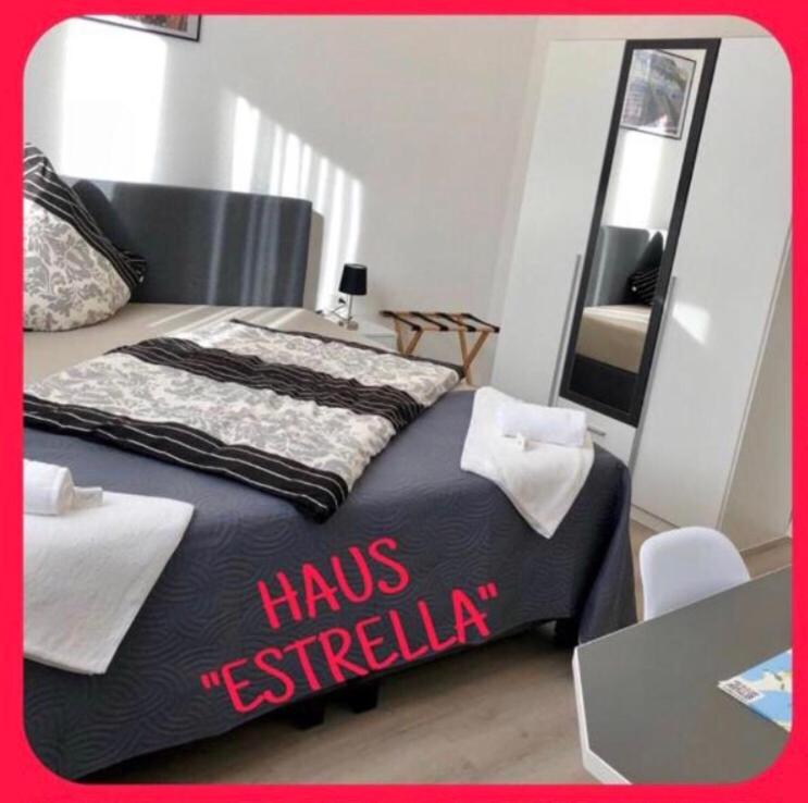 a bedroom with a bed with a sign that reads huds syphilis at Haus Estrella in Radolfzell am Bodensee