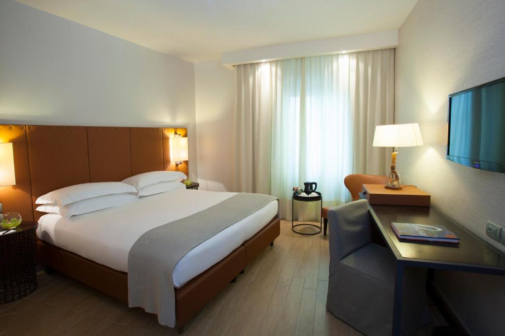 Postel nebo postele na pokoji v ubytování Starhotels Michelangelo Florence