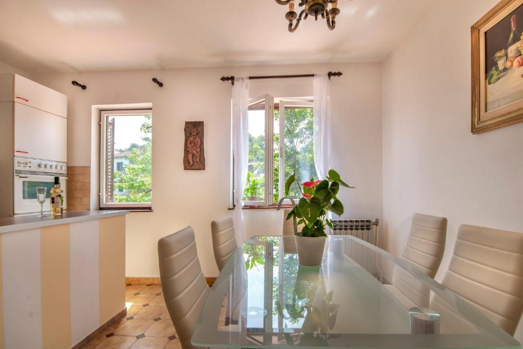 Kuchyň nebo kuchyňský kout v ubytování Apartments Mare