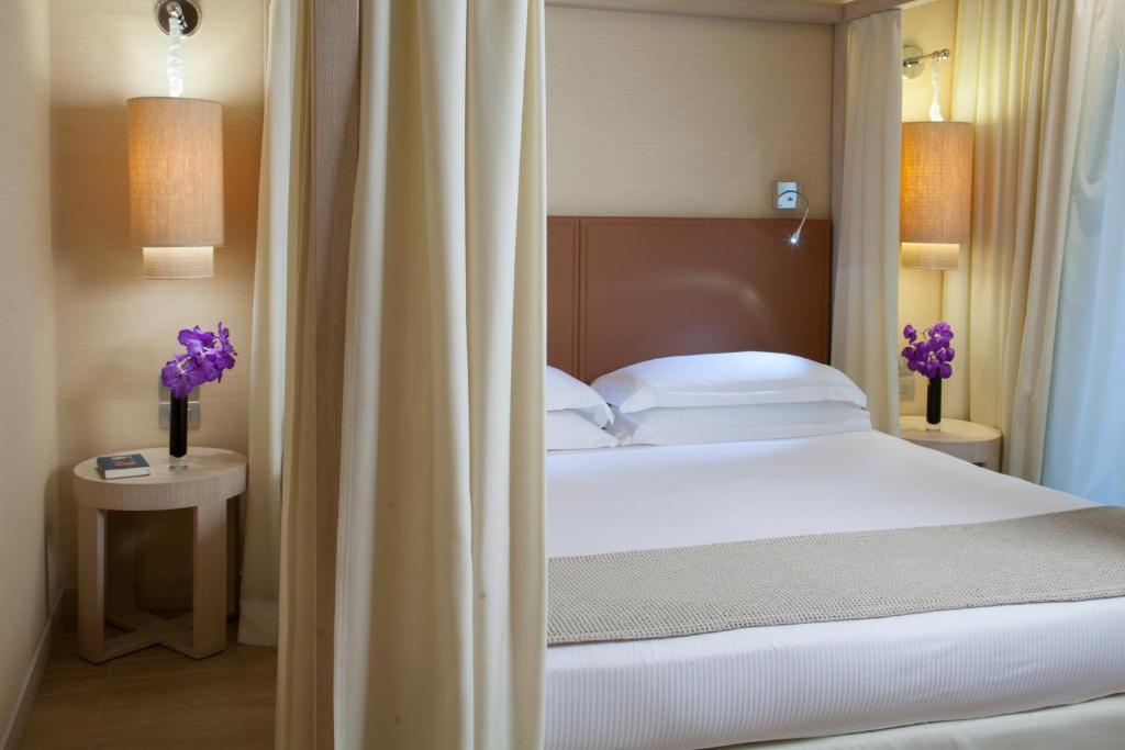 Postel nebo postele na pokoji v ubytování Starhotels Michelangelo Florence
