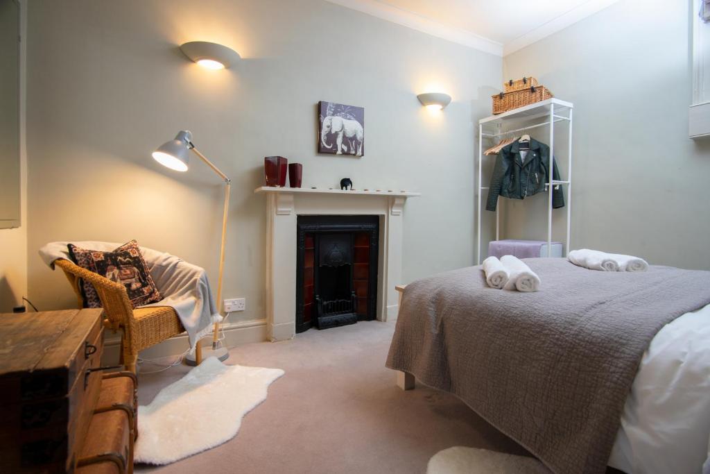 Stunning Royal Crescent Apartment with 3 Bedrooms