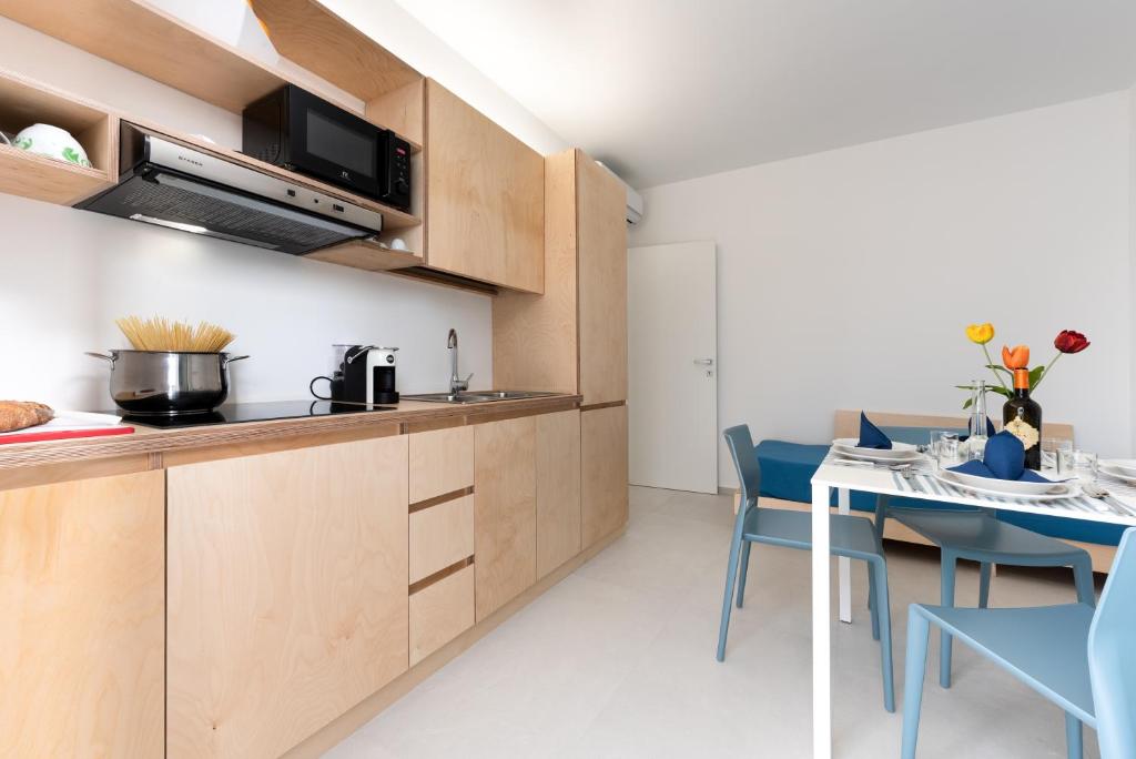 A kitchen or kitchenette at Vitop Residence