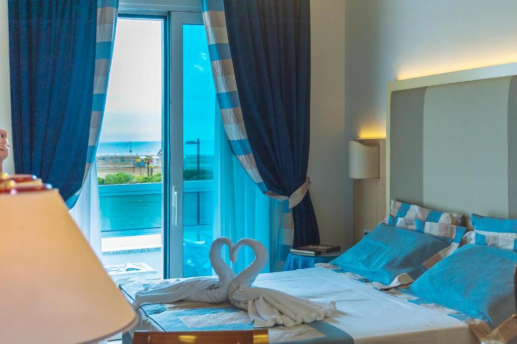 A bed or beds in a room at Hotel Panoramic