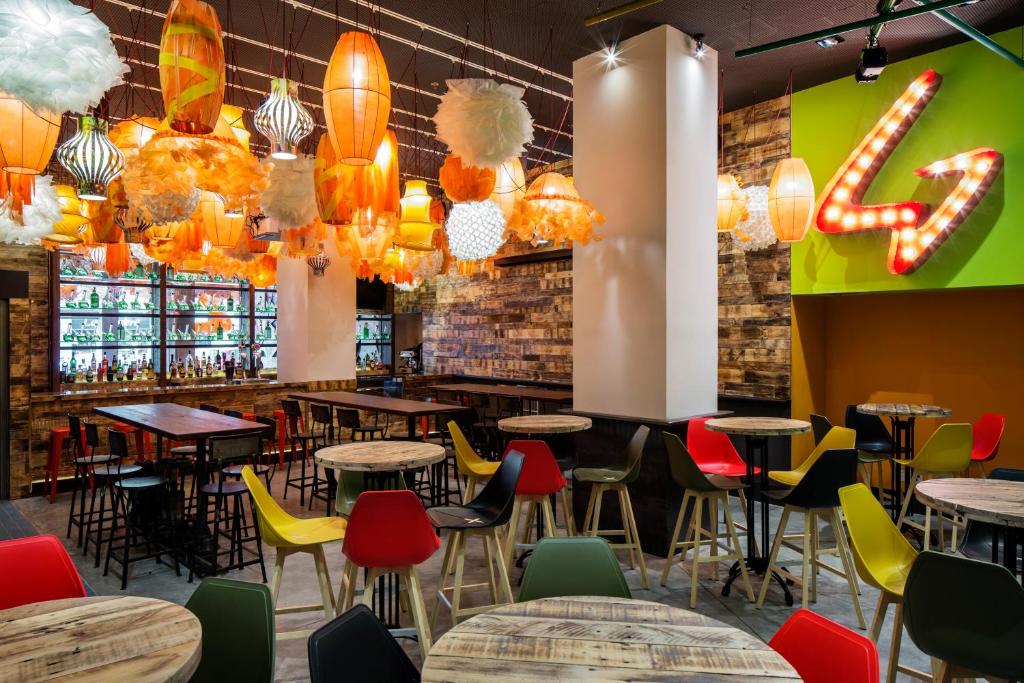 Reštaurácia alebo iné gastronomické zariadenie v ubytovaní Generator Barcelona