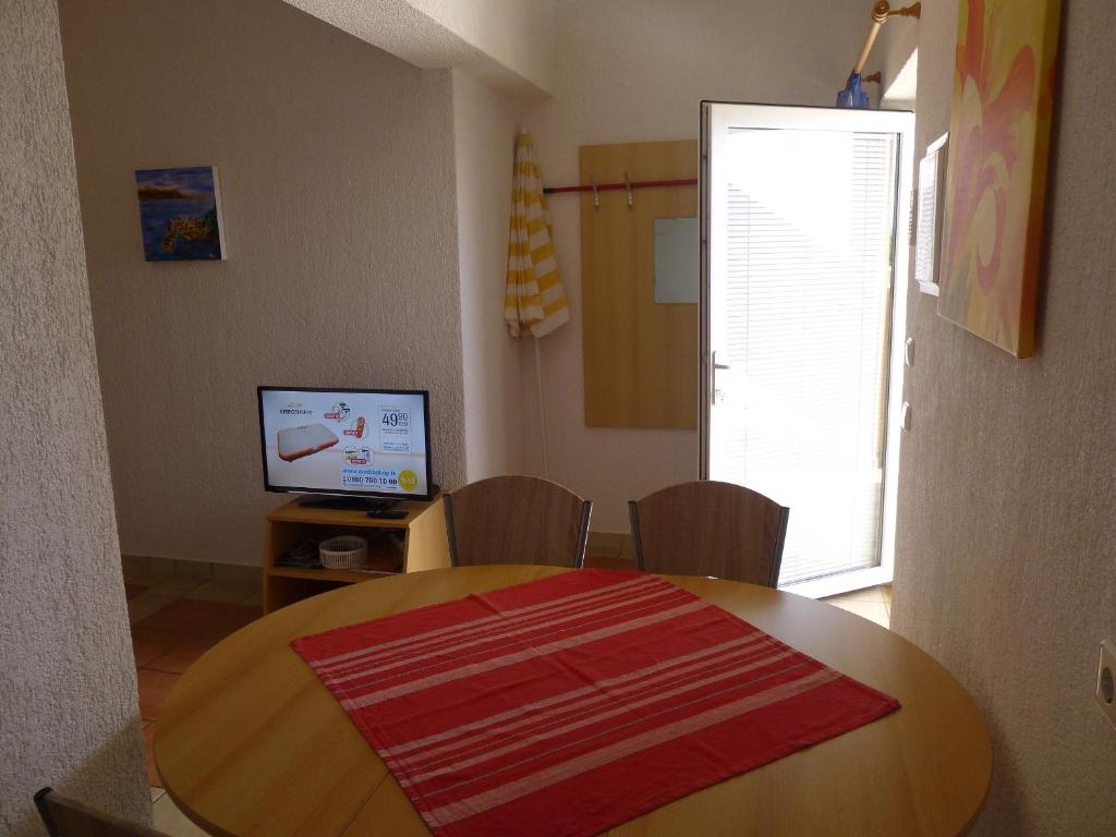 TV a/nebo společenská místnost v ubytování Apartments Villa Rosmarin