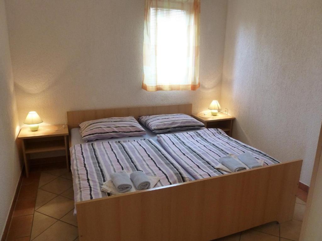 Postel nebo postele na pokoji v ubytování Apartments Villa Rosmarin