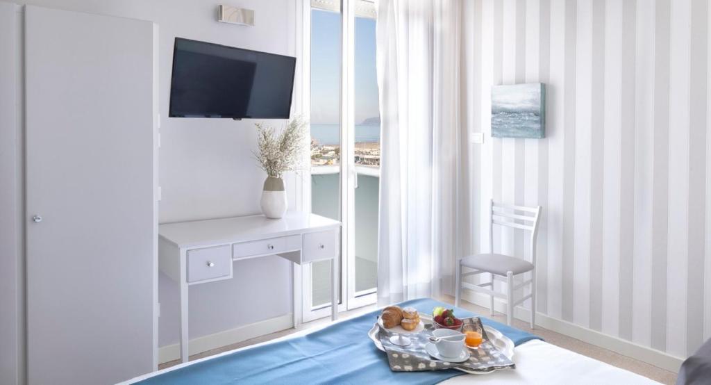 TV a/nebo společenská místnost v ubytování Little Hotel
