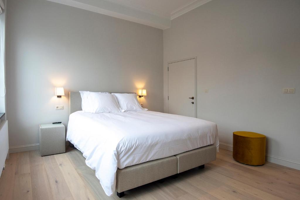 Postel nebo postele na pokoji v ubytování Bed & Breakfast Jezuietenplein 21